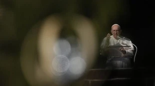 Papa Francesco, un drone ostile durante la messa in Slovacchia: abbattuto dagli israeliani, attimi di terrore