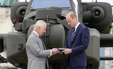 Regali di Natale Vip Oro, terreni e il gin dei Windsor