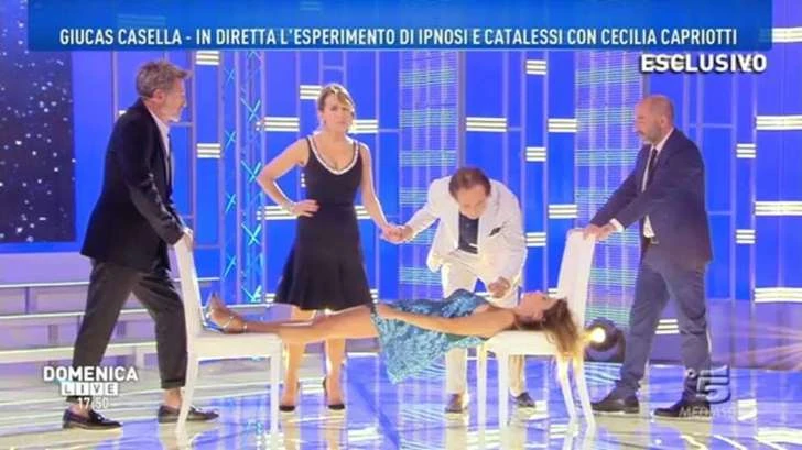 Barbara D'Urso, paura a Domenica Live: Cecilia Capriotti in stato confusionale dopo l'esperimento di Giucas Casella