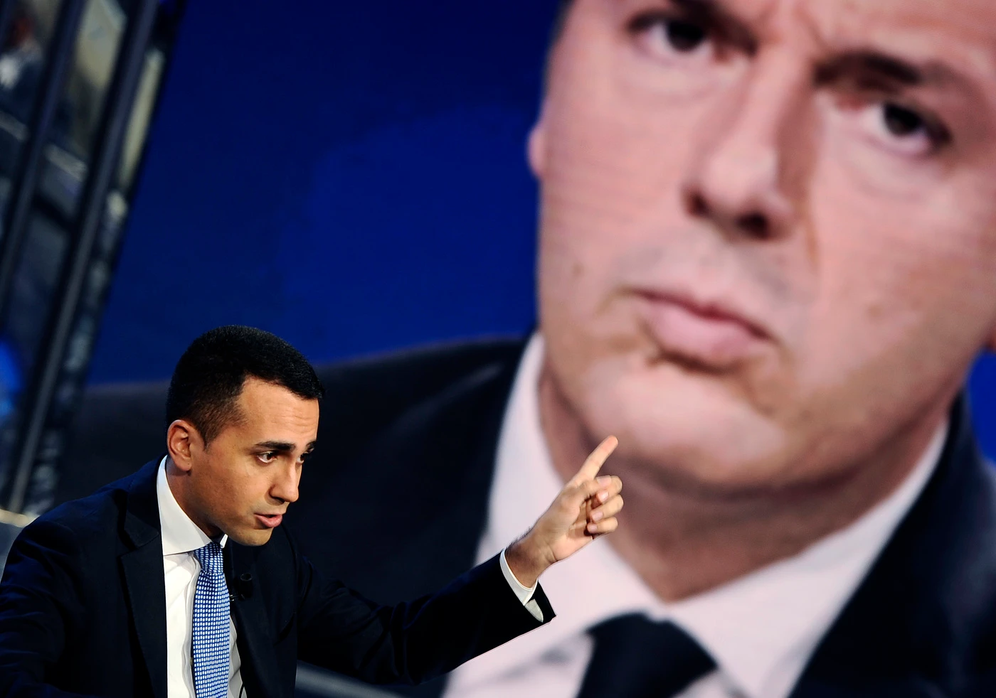 Luigi Di Maio contro Renzi: "Il Pd non deve inseguire uno che ha il 4%. Serve un vertice, altrimenti..."