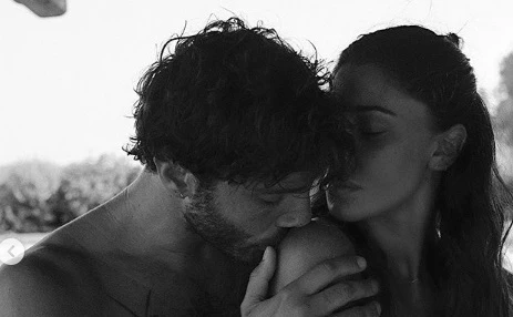 Belen Rodriguez, lo sfregio per questa foto: "Vuoi solo fare soldi". Chi punta il dito e perché