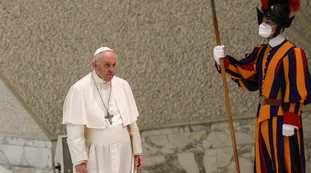 Papa Francesco non riesce a dire Vladimir Putin: "Qualche potente nazionalista e distruttivo..."