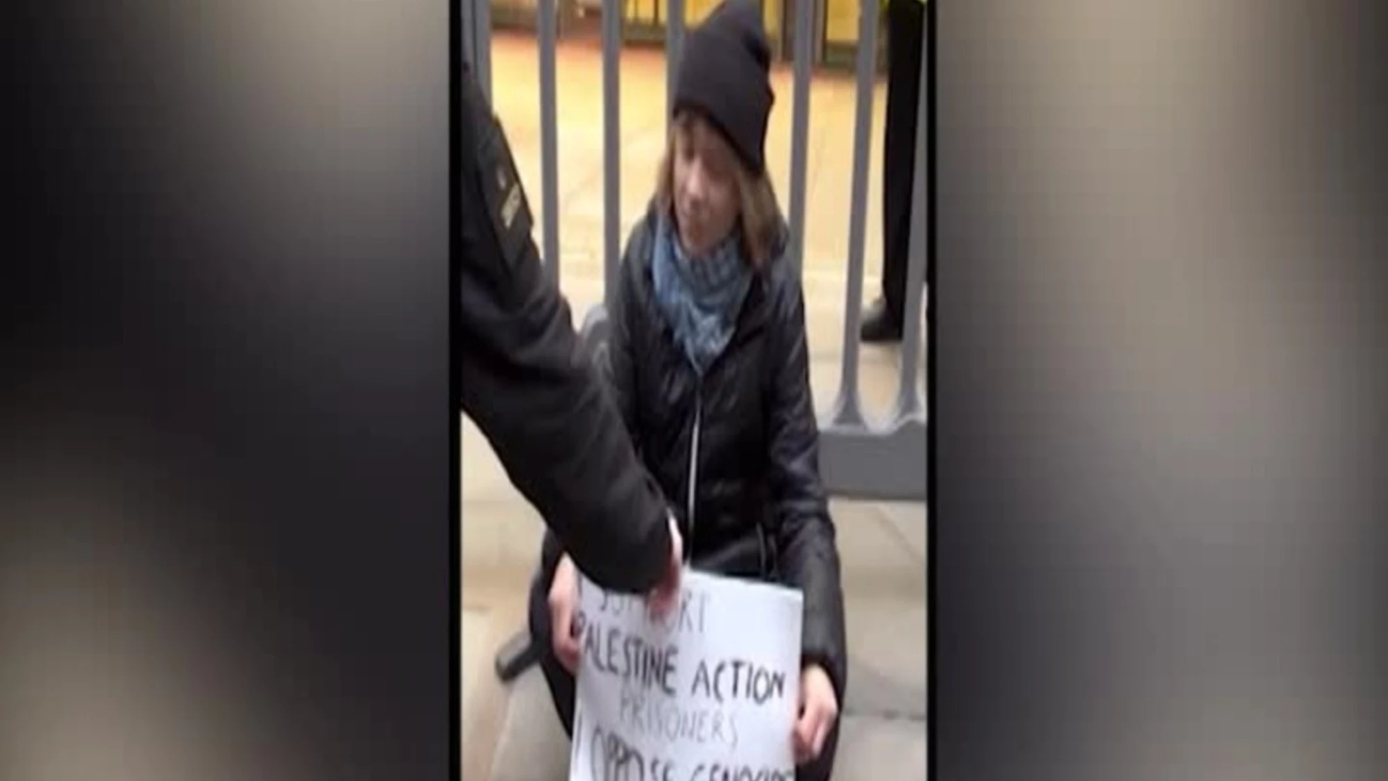 Greta Thunberg, ecco il video dell'arresto a Londra