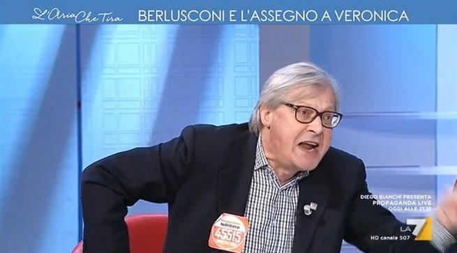 Vittorio Sgarbi brutalizza Vauro: "Cogli..., imbecille, idiota, testa di c..."