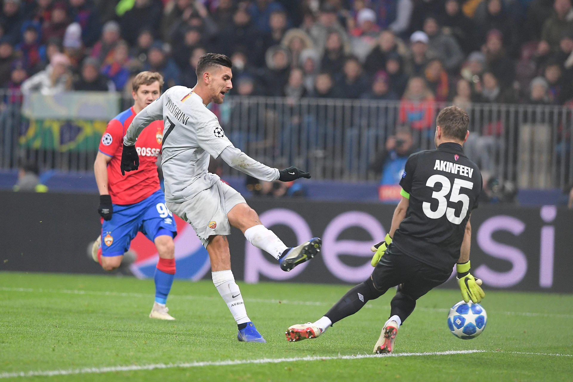 Champions, la Roma batte 2-1 il Cska Mosca: ottavi a un passo