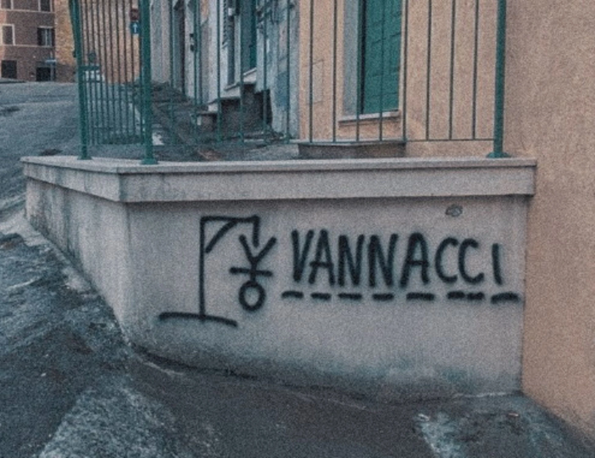 Roberto Vannacci minacciato di morte a Jesi? La sua reazione: "Me ne frego"