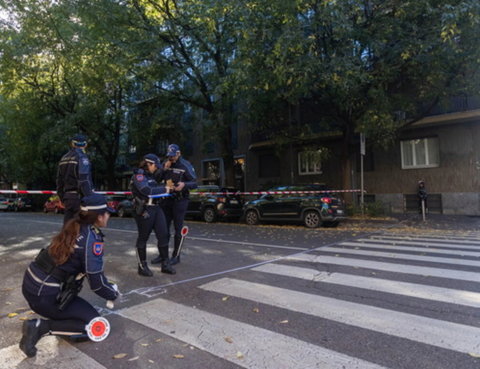 Milano, 87enne travolto e ucciso sulle strisce pedonali: pirata in fuga