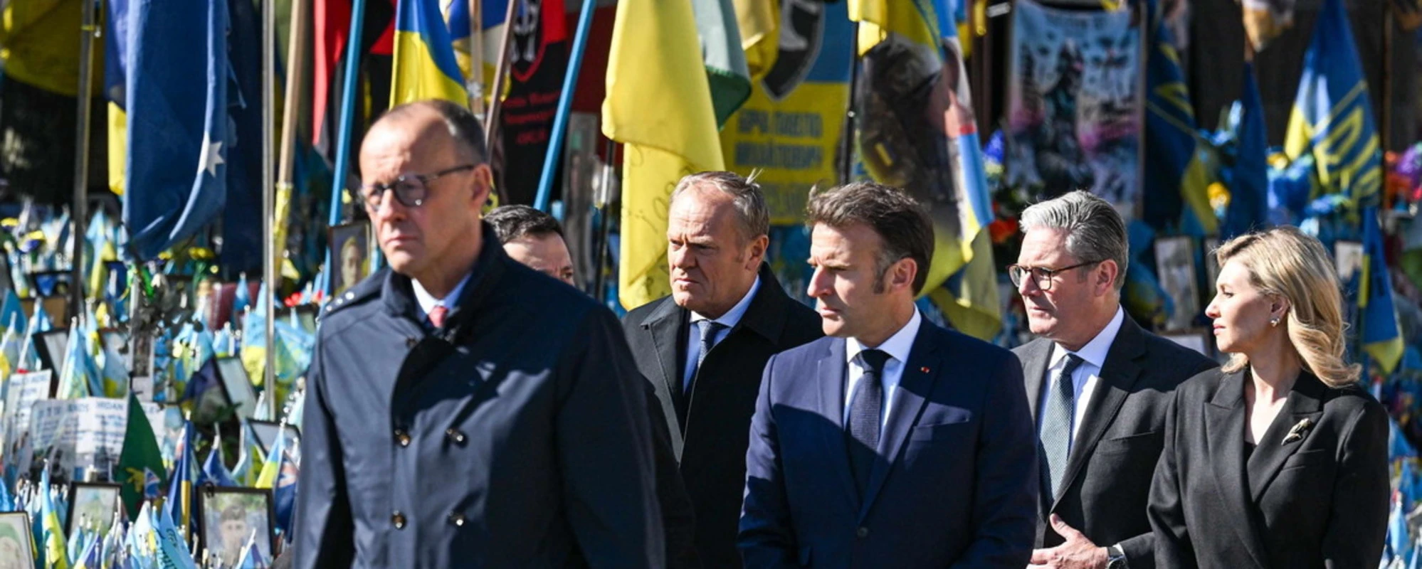 Mosca gela Macron. Trump: &quot;Pronti a tregua&quot;
