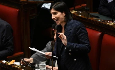 M5s, lo sfregio in aula ad Elly Schlein: mentre la piddina parla...
