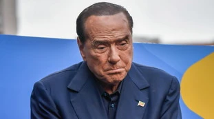 Silvio Berlusconi accerchiato, "già fatto il rimpasto": ecco chi esce da Forza Italia