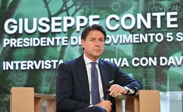 Giuseppe Conte, una fuga ridicola: "Ho votato sì, ma..."
