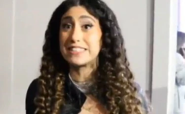 Delia cambia il testo di Bella ciao e la sinistra si rivolta: l'ultima (ridicola) figura di palta