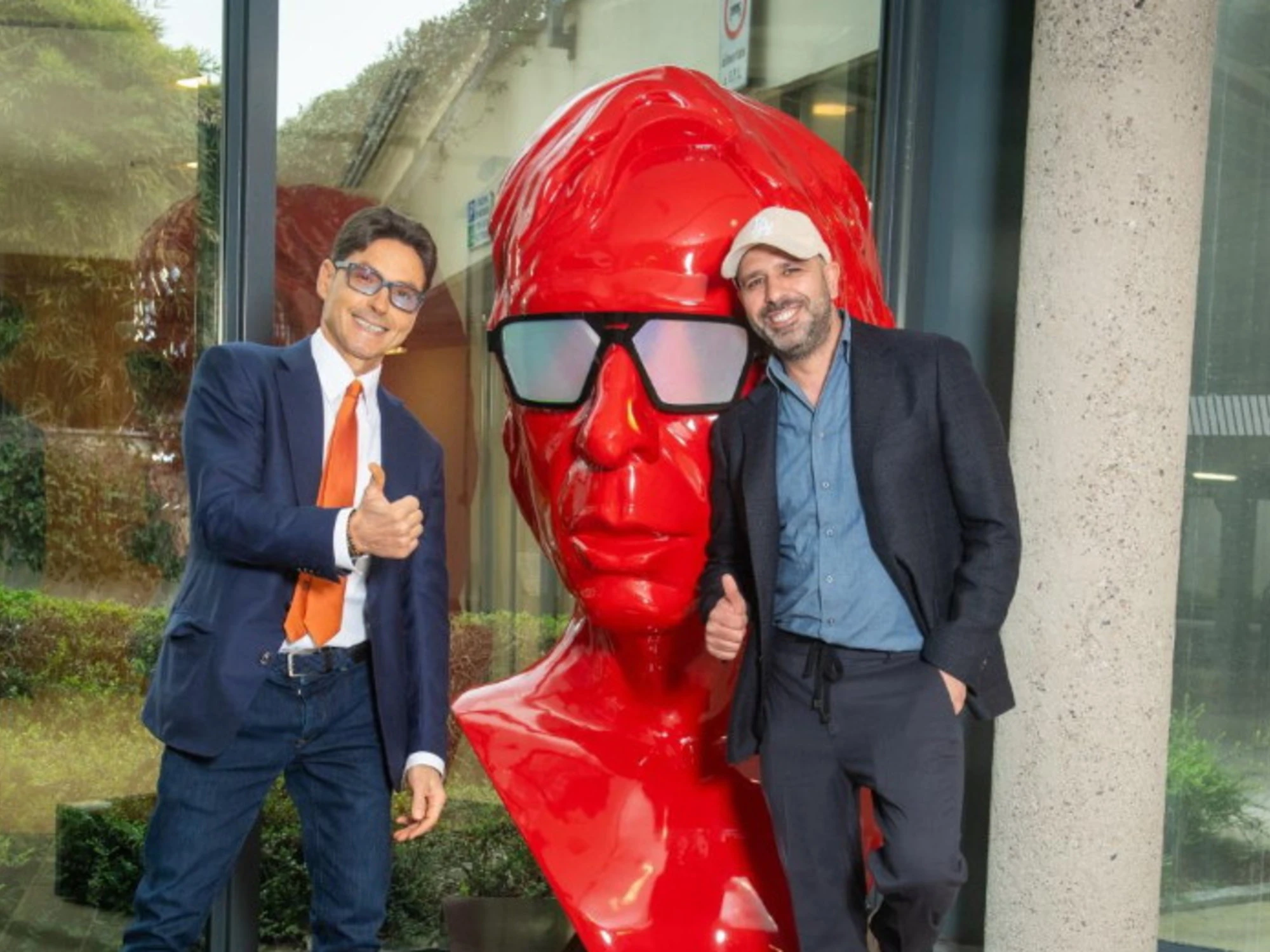 Pier Silvio Berlusconi incontra Checco Zalone a Mediaset: cosa spunta