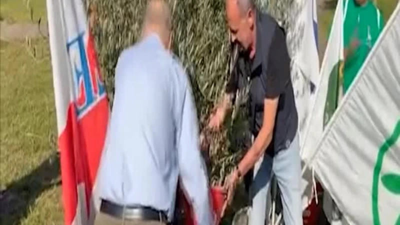 https://media.liberoquotidiano.it/ojF1s9mVTbClb4ZRwunLQ8sRJZRfajXNLXTZeGFhhNA/width:800/quality:90/aW1hZ2VzLzIwMjYvMDkvMTkvMTYwOTI4MTQ0LWYxOGJhZTJjLWY5NTAtNDllNS05ODU3LTg3YzQ0Nzk0NzlmMi5qcGc.webp
