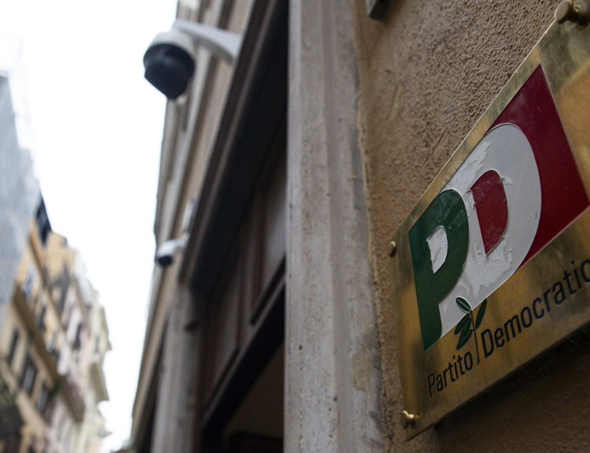 Pd, "politica in vendita, noi no": lo spot è un autogol