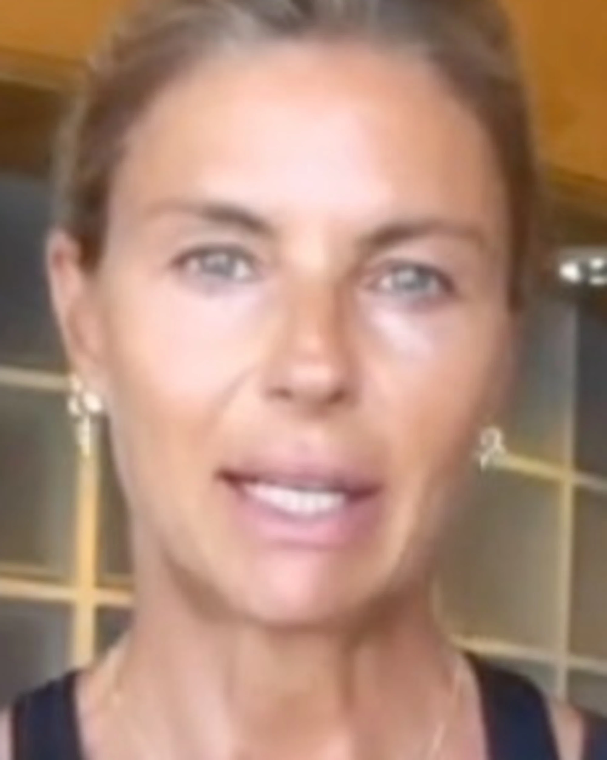 Martina Colombari, la confessione: "Ho una diastasi addominale"