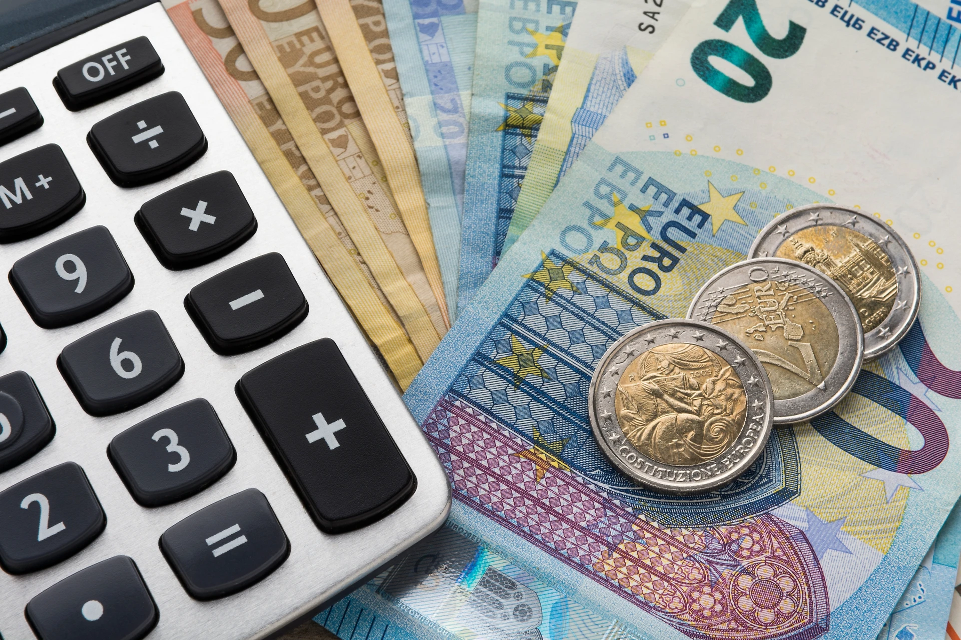 Pensioni, con quota 100 assegni tagliati: ecco quante centinaia di euro perdi all'anno