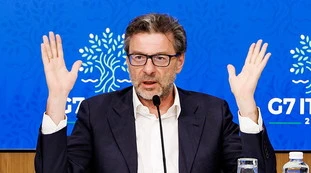 Giorgetti e il duello con Gentiloni: &quot;Il Pnrr mi ricorda l&apos;Urss&quot;
