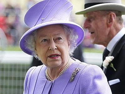 Gb, la Regina e il principe Filippo insieme da 65 anni: l'anniversario è un record