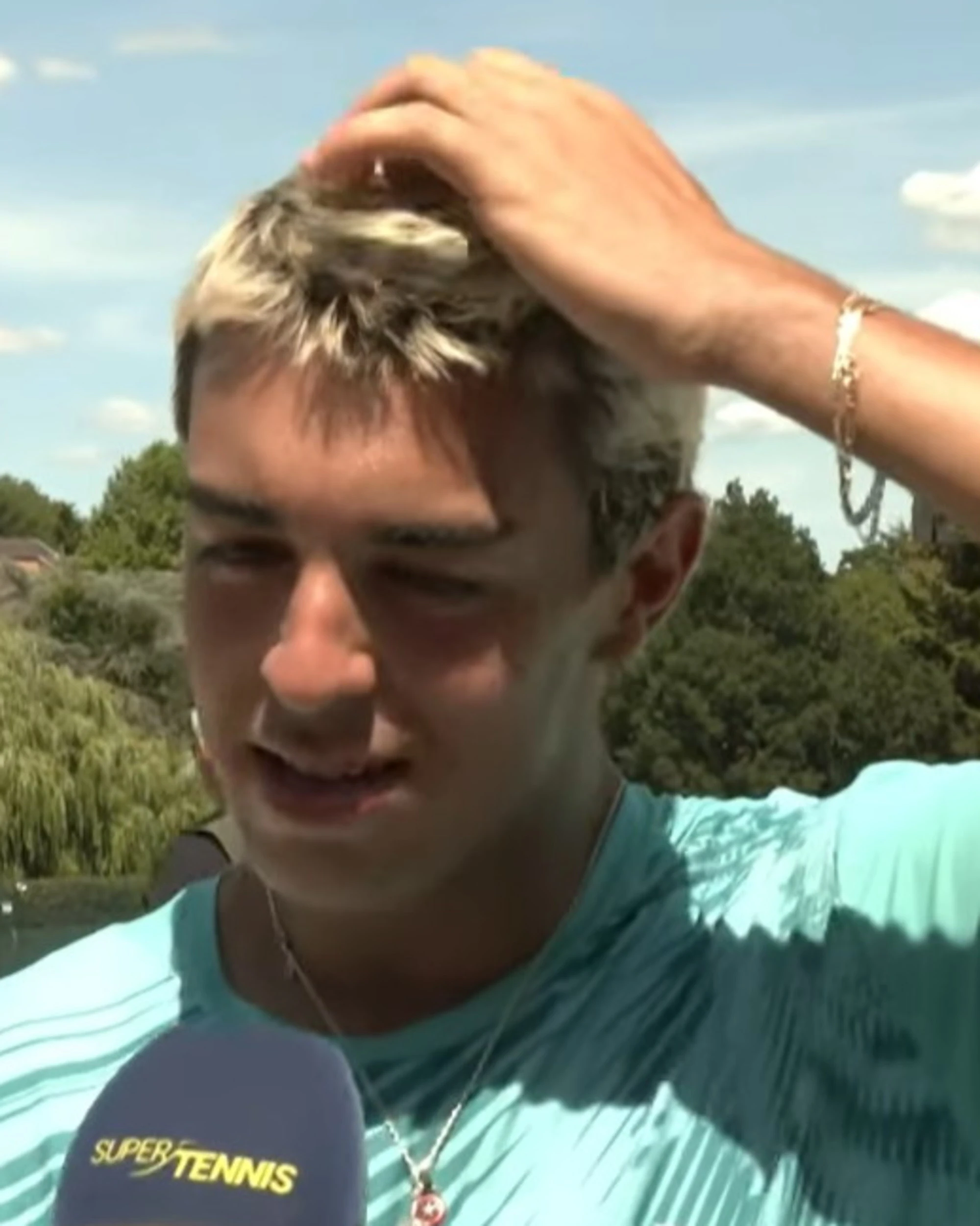 Jannik Sinner sconvolge il 18enne Basile con questa domanda