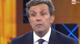 L'Eredità, stretta su produzioni esterne? Panico in Rai e per Flavio Insinna: le conseguenze