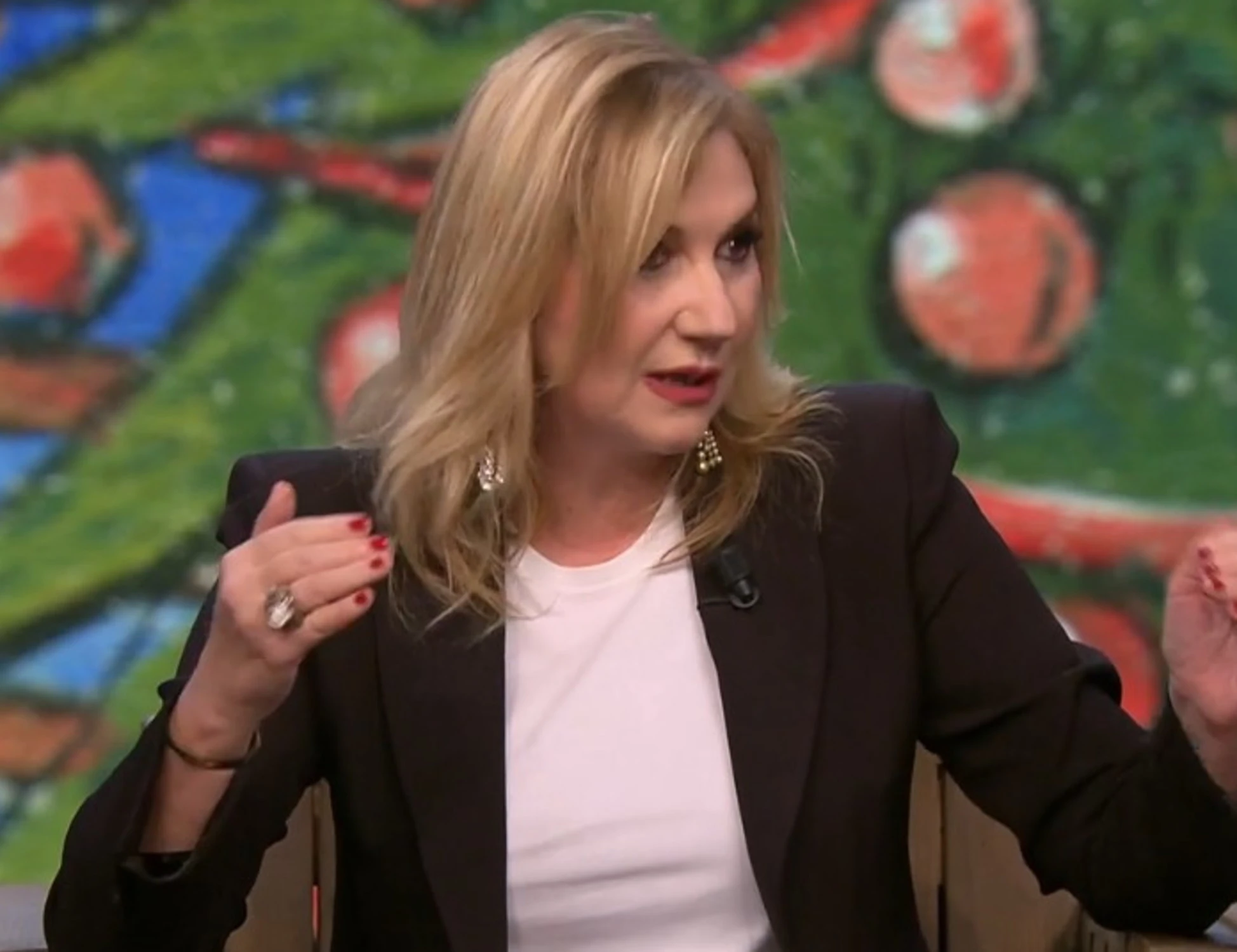 DiMartedì, delirio di Serena Bortone: "Segnale di decadimento della democrazia"