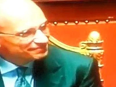 Il labiale di Letta dopo il discorso di Berlusconi: "E' un grande"