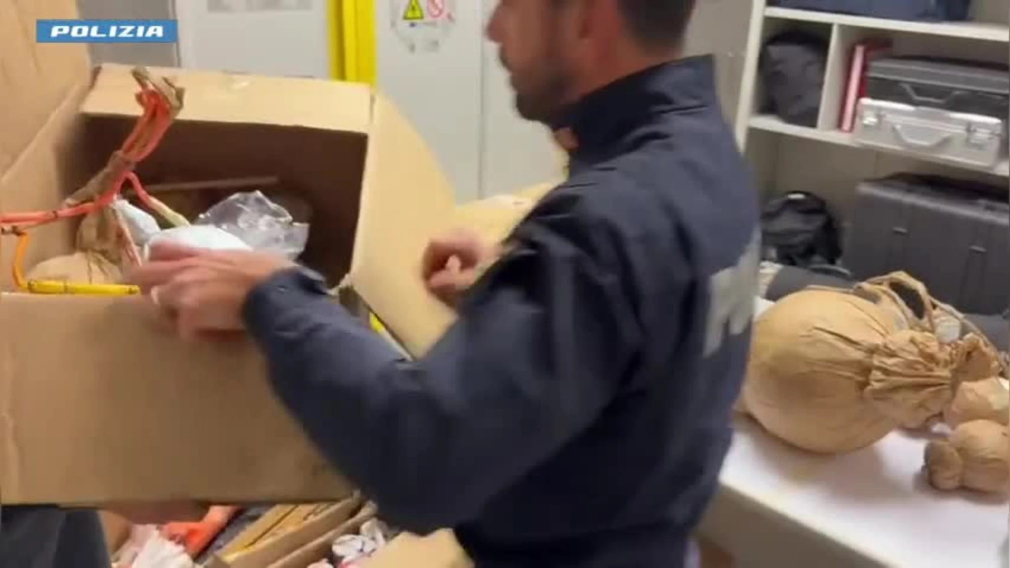 Catania, maxi sequestro di fuochi d'artificio illegali