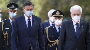 Foibe, Sergio Mattarella e il gesto storico: mano nella mano col presidente sloveno Pahor