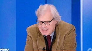 Prima di Domani, Vittorio Sgarbi incendia lo studio: "Morte Navalny, chi è più responsabile di Putin" 