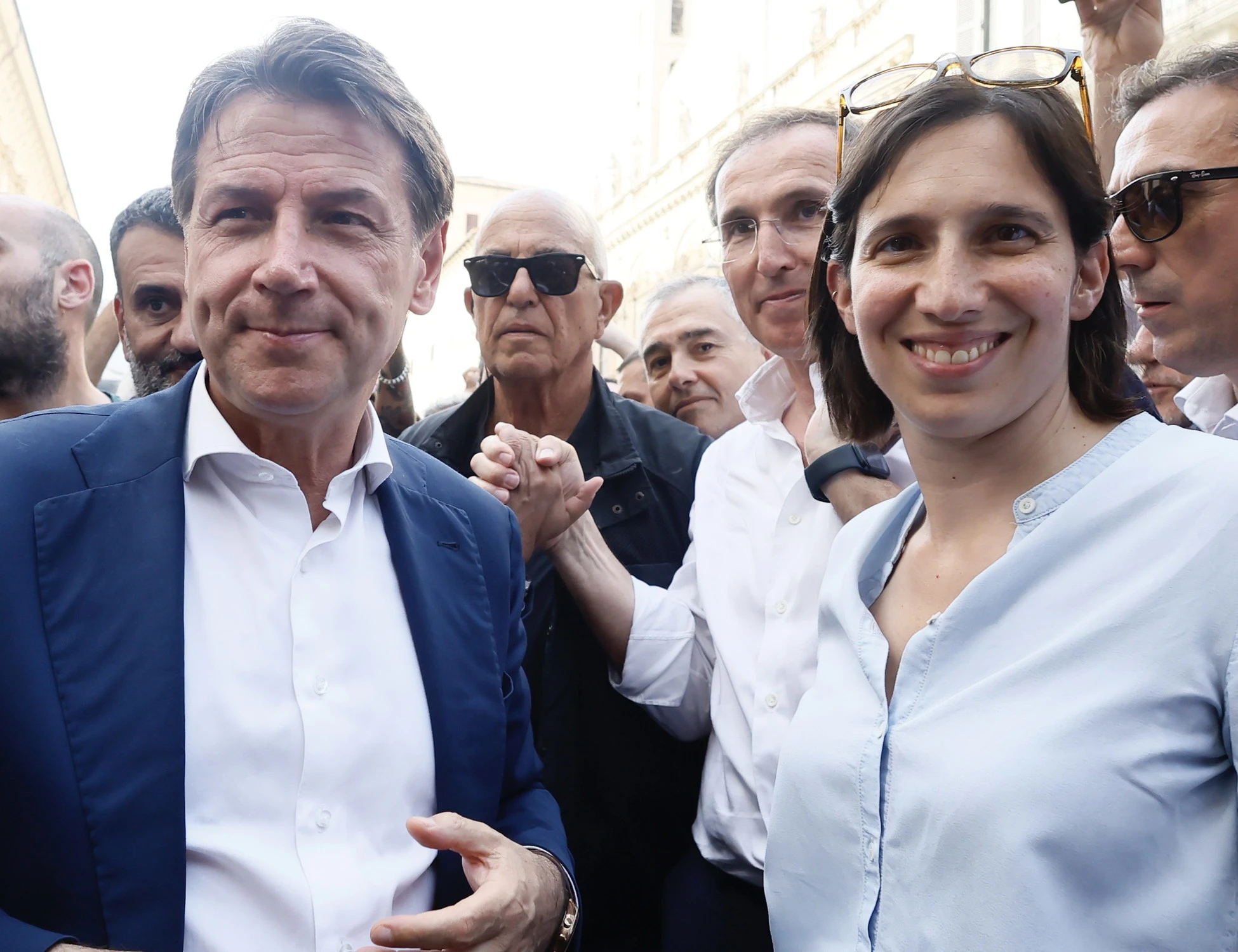 Giuseppe Conte diventa il "buttafuori" del campo largo: Schlein ridotta a gregaria