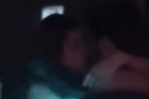 Belen Rodriguez, la prova sul bacio rubato che la inchioda: perché non può più negare