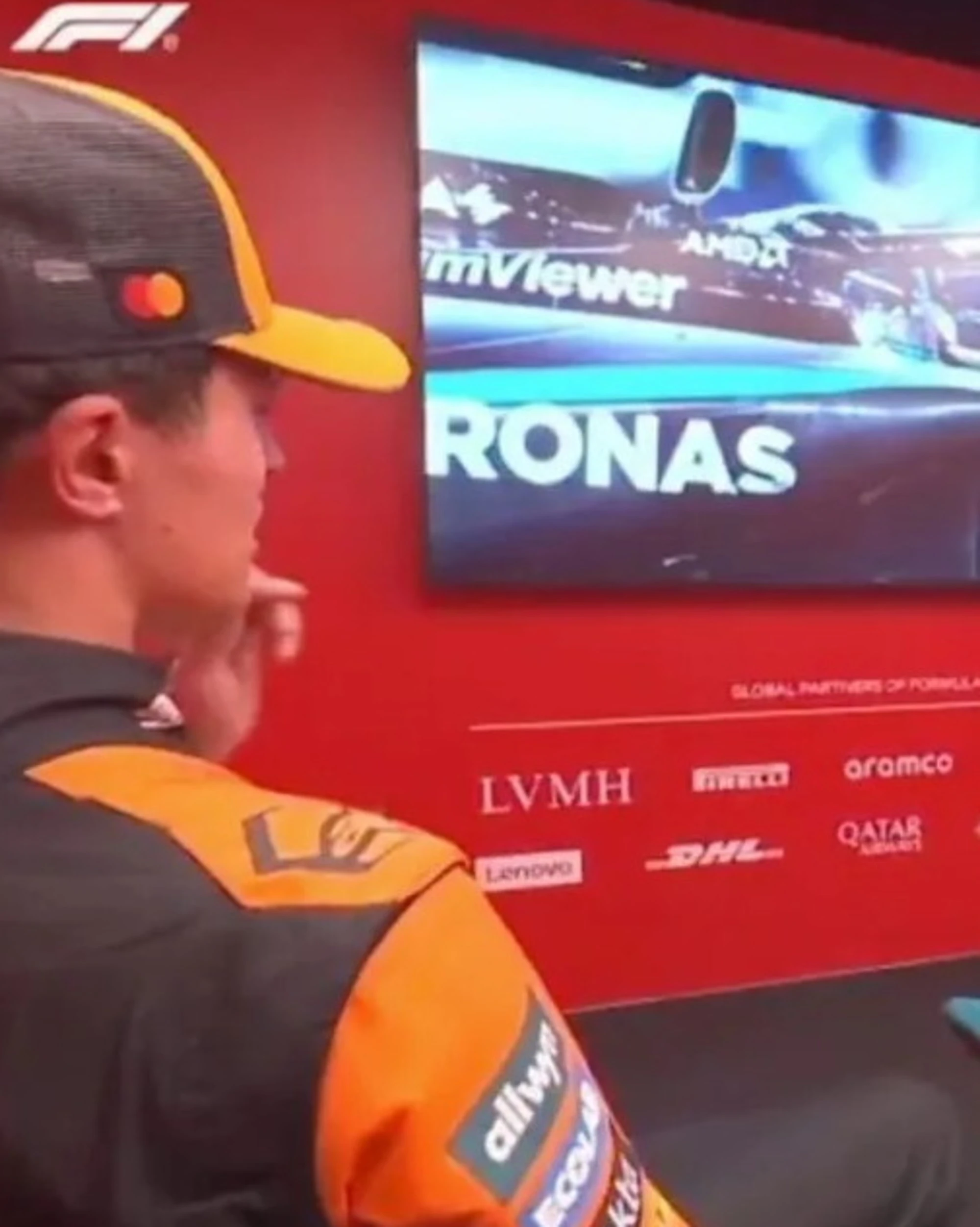 Ferrari umiliate da Russell, Norris e Verstappen: nel "salottino", il punto più basso