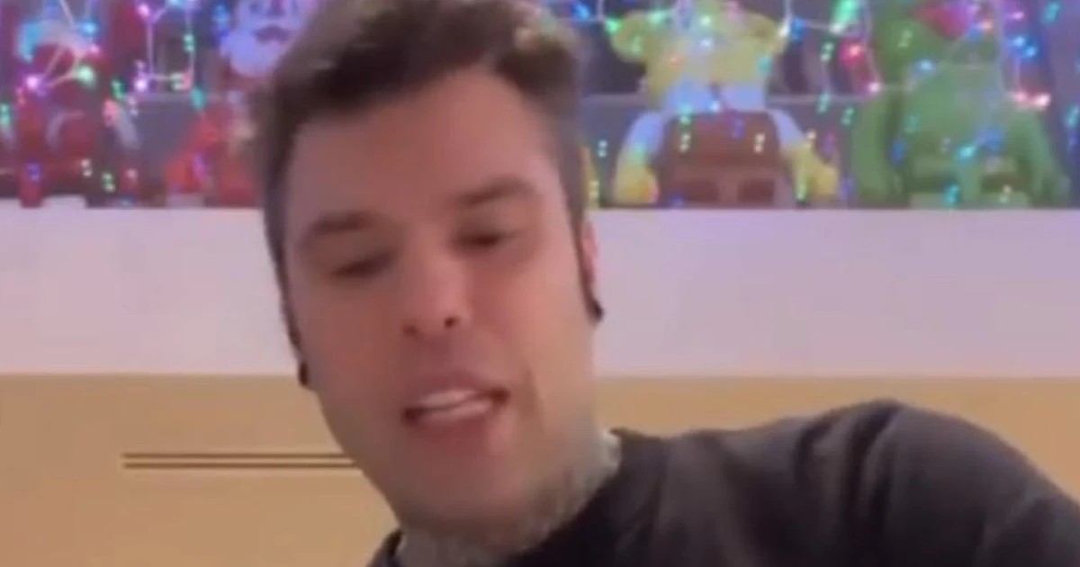 Cosa combina Fedez: ennesimo brindisi sui social. La storia diventa un drink
