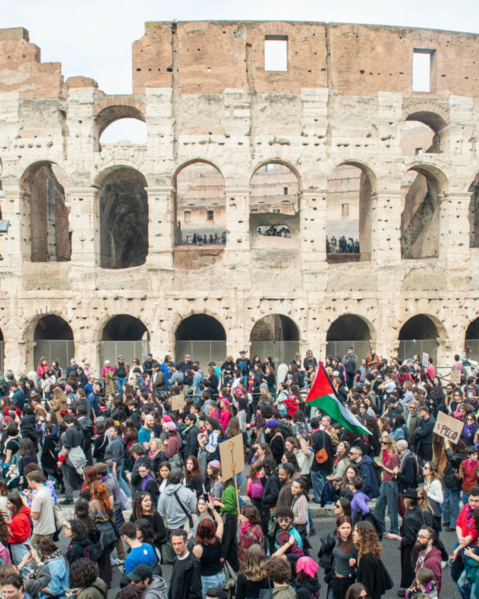 Gli Usa alzano il "travel advisory" per i viaggi in Italia: "Rischio terrorismo"