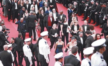 Trasparenze vietate: Cannes mette il burqa