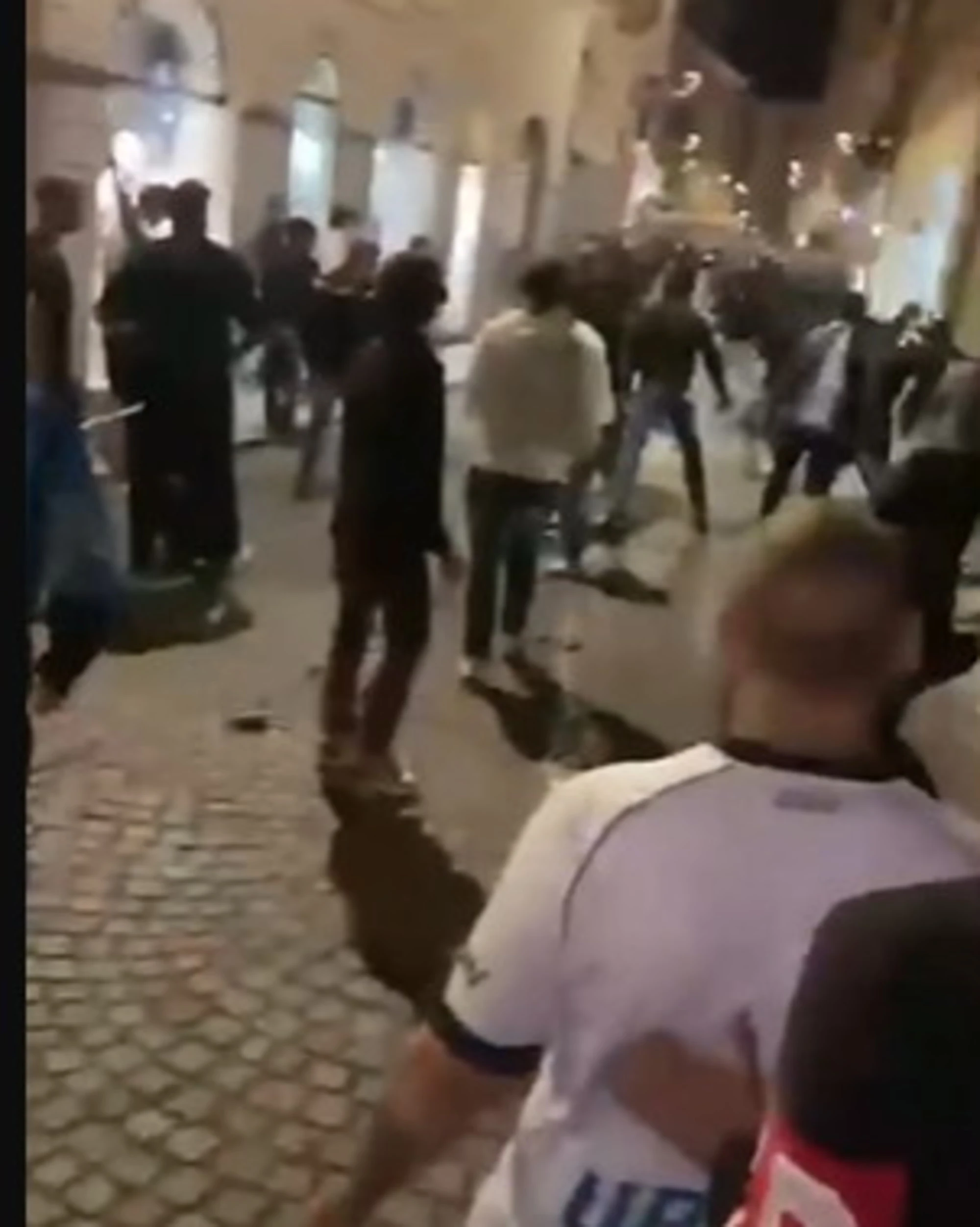 Napoli, dallo scudetto alla guerriglia: Parma choc, violenze e cinghiate