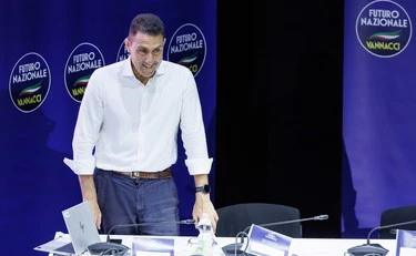 https://media.liberoquotidiano.it/oxAIRvODuBwi9NtVzpDnSZb_3bIKhPjqs45_evxIwWc/width:800/quality:90/aW1hZ2VzLzIwMjYvMDYvMTgvMTExMDU5NDQ2LTJkYzcyOTRkLWY4MmEtNGQ5NS05Njc2LTA2ZjI5YWIxMzY0NC5qcGc.webp