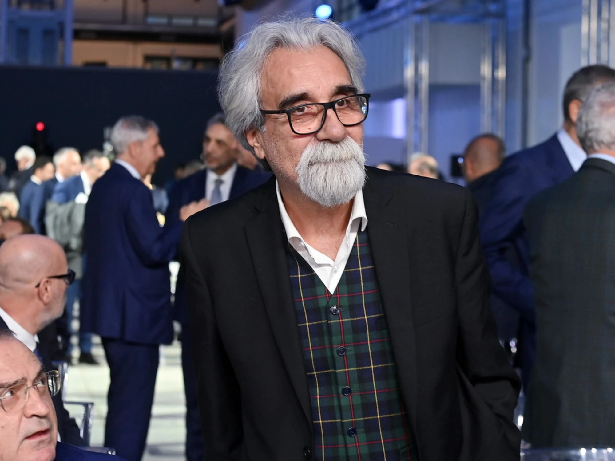 Secondo voi il teatro Ariston andrebbe intitolato a Peppe Vessicchio?