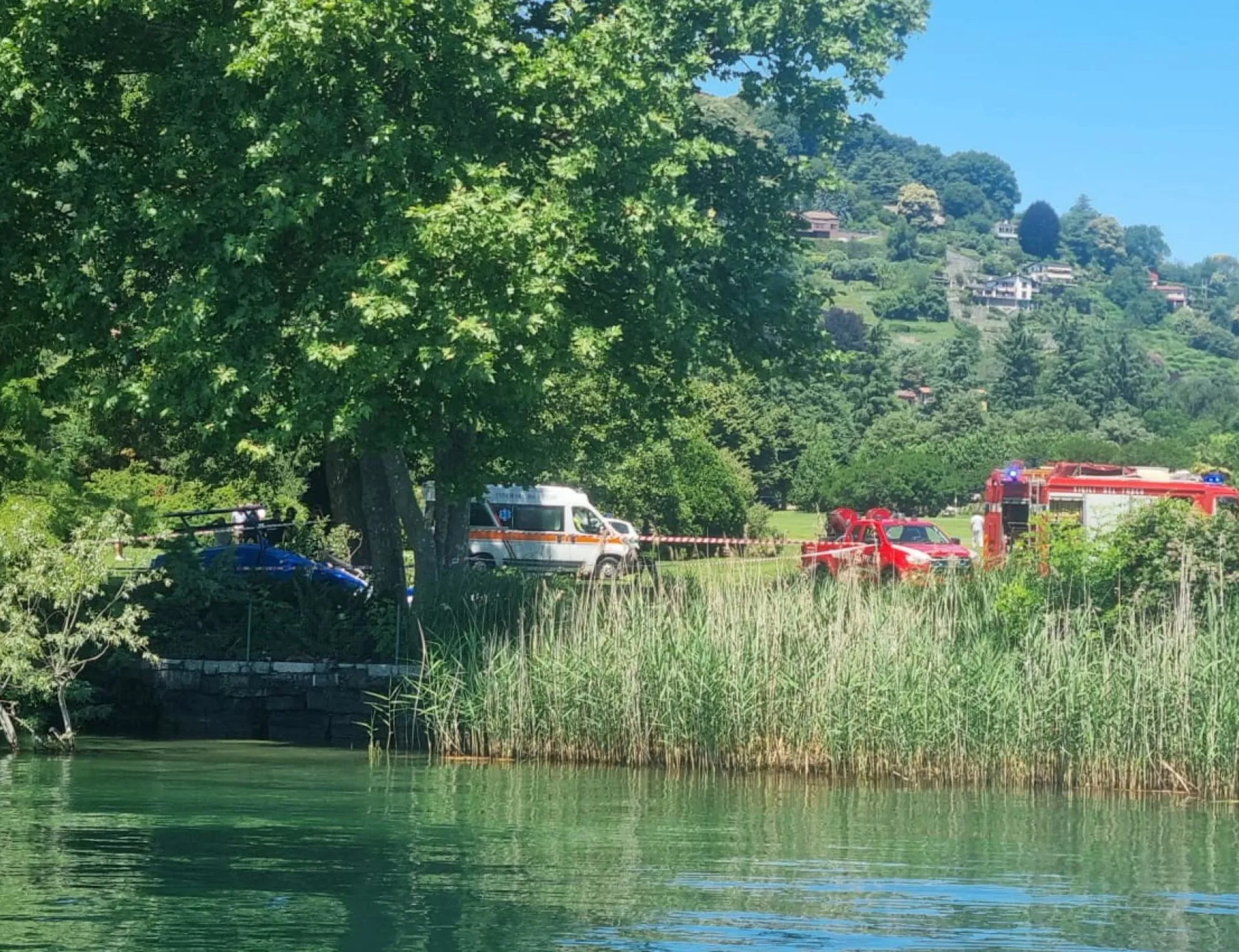Leggi l'articolo: Lago Maggiore, un elicottero precipita subito dopo il decollo: morto Adrian Bryner