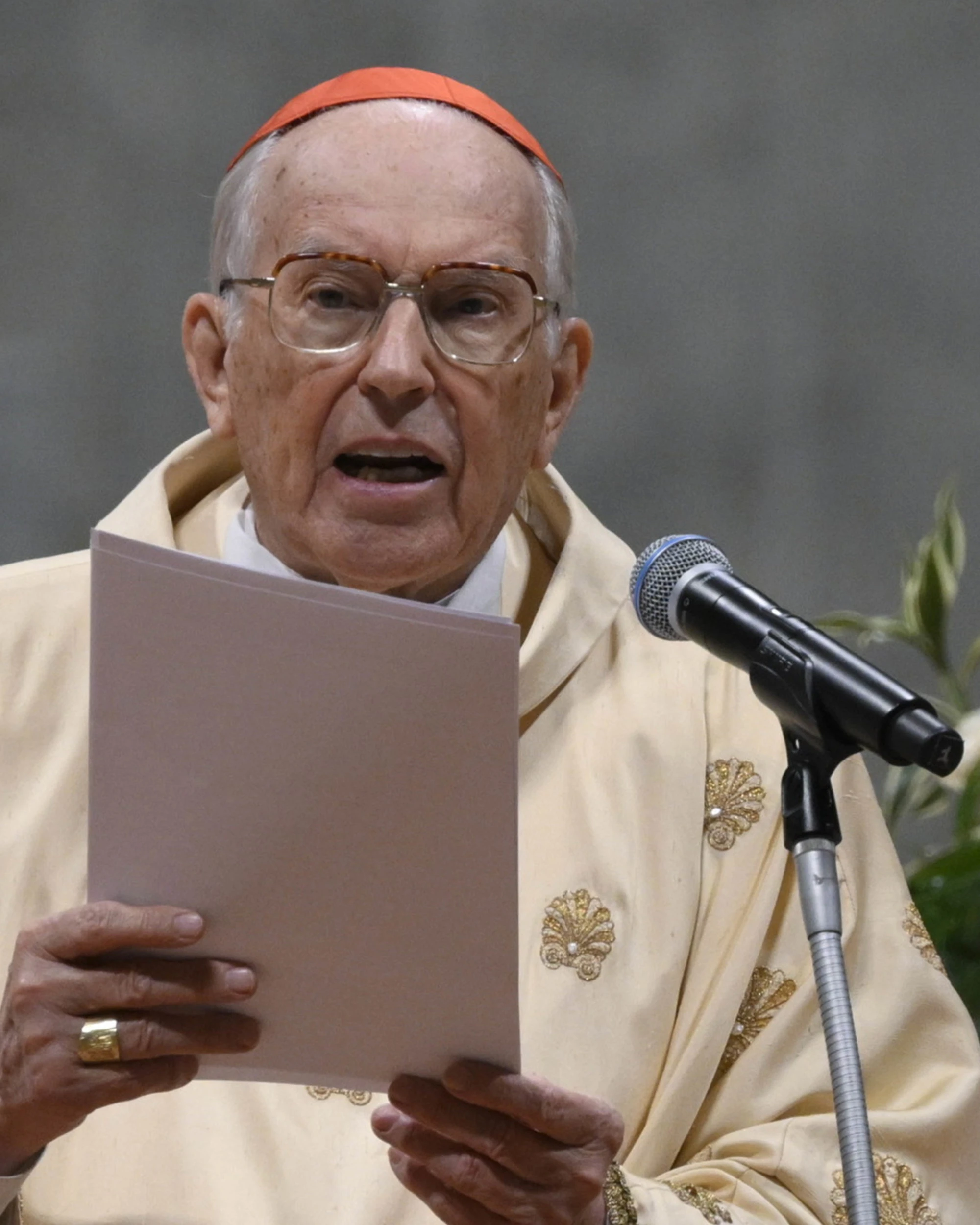 Papa Francesco, l'omelia del cardinale Re: il testo integrale