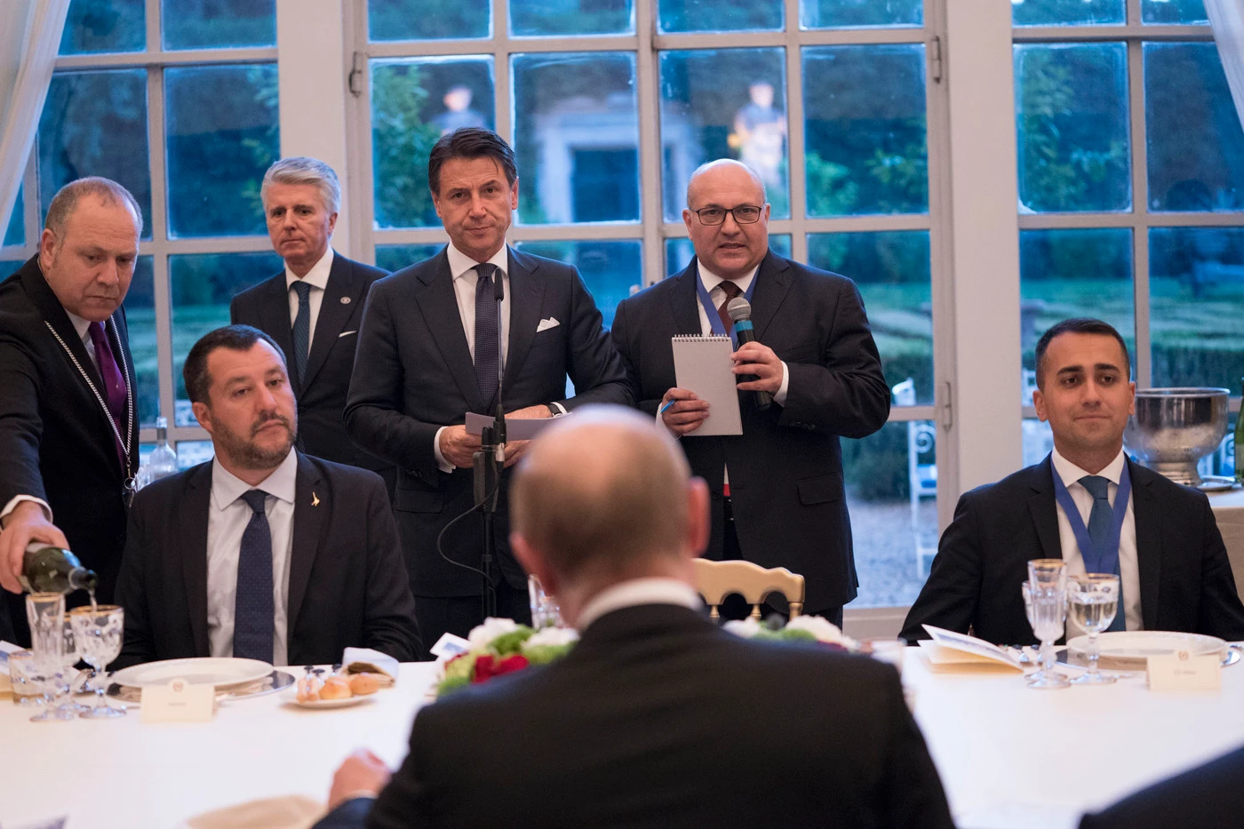 Matteo Salvini gelato da Giuseppe Conte: "Savoini da Putin, è stato invitato dal tuo consigliere"