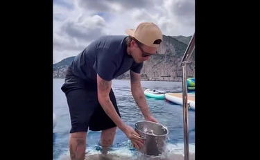 Brooklyn Beckham, cuoce la pasta con l'acqua di mare? Travolto dagli insulti