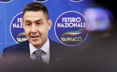 Vannacci, niente fiducia al governo Meloni: diventa la stampella del Pd