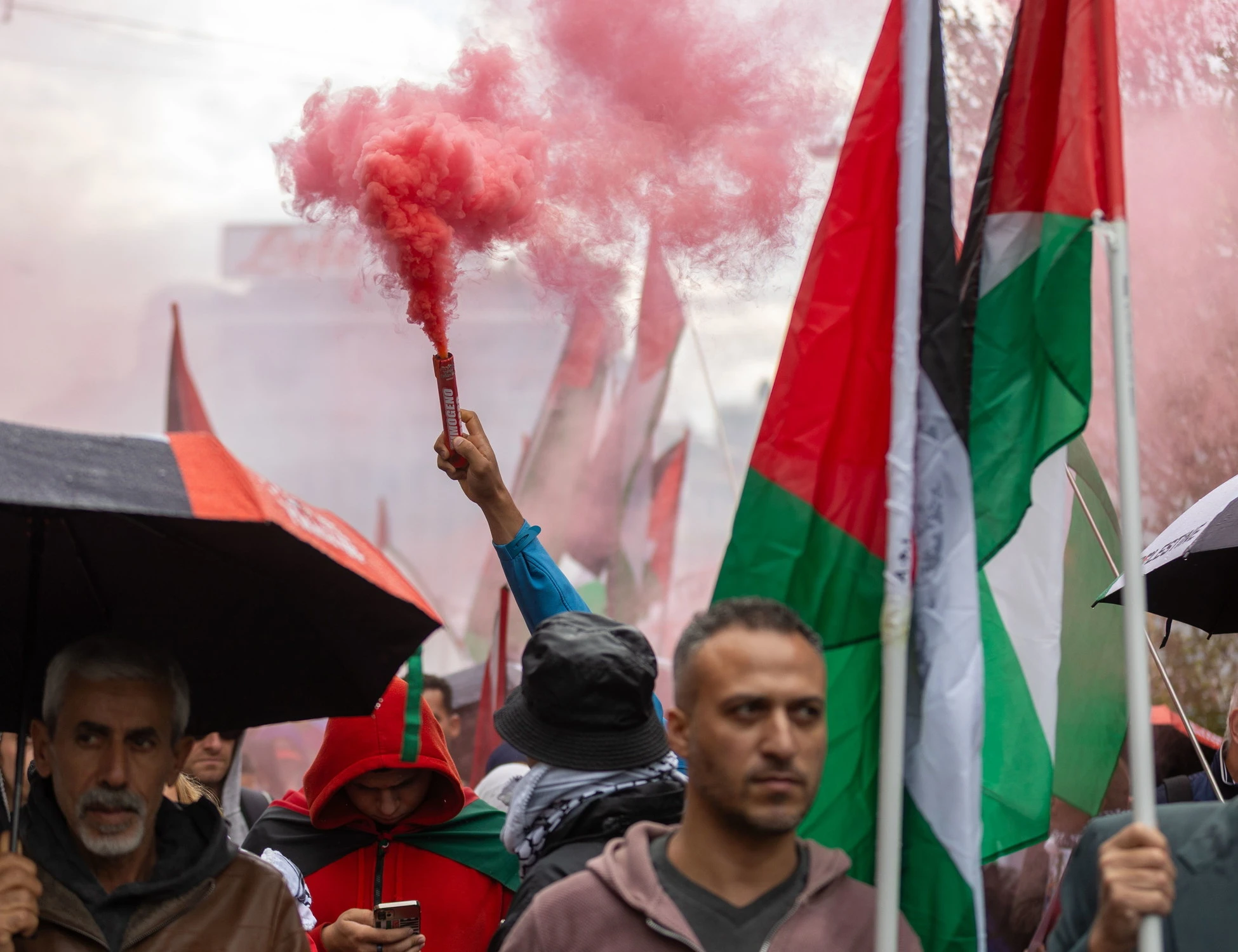 Hannoun, pro-Pal in piazza per la sua liberazione. Il figlio: "Non ci fermeranno"