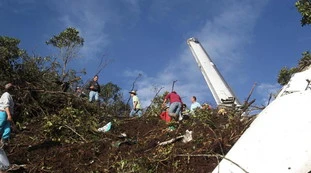 Filippine, aereo militare precipita durante l'atterraggio: 45 le vittime. A bordo c'erano 96 persone 