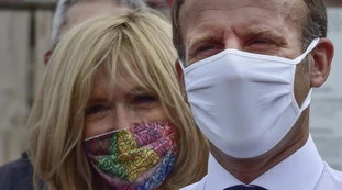 Brigitte Macron in auto-isolamento. Coronvirus, panico all'Eliseo a due passi dal presidente