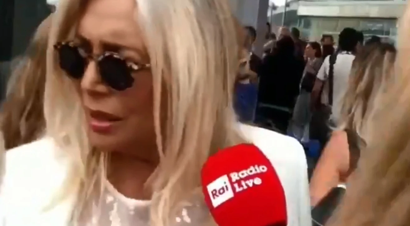 Mara Venier, la gaffe sul programma in prima serata in Rai: "Scusate, ma com'è che...?"