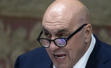 https://media.liberoquotidiano.it/p136PEcOfk4yCAfadhGWAZg1NQ-wPOm5KyfxijyW1So/width:800/quality:90/aW1hZ2VzLzIwMjUvMDkvMDMvMTMxNTU3NjQ1LTgzYzkyM2NhLWY4MDQtNDRhOS05MjNjLTVhYmJlODM2MWFhNy5qcGc.webp