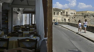 Gallipoli, magistrati contro i vigli dopo la rissa con i ristoratori: "Troppo zelanti", una sentenza clamorosa